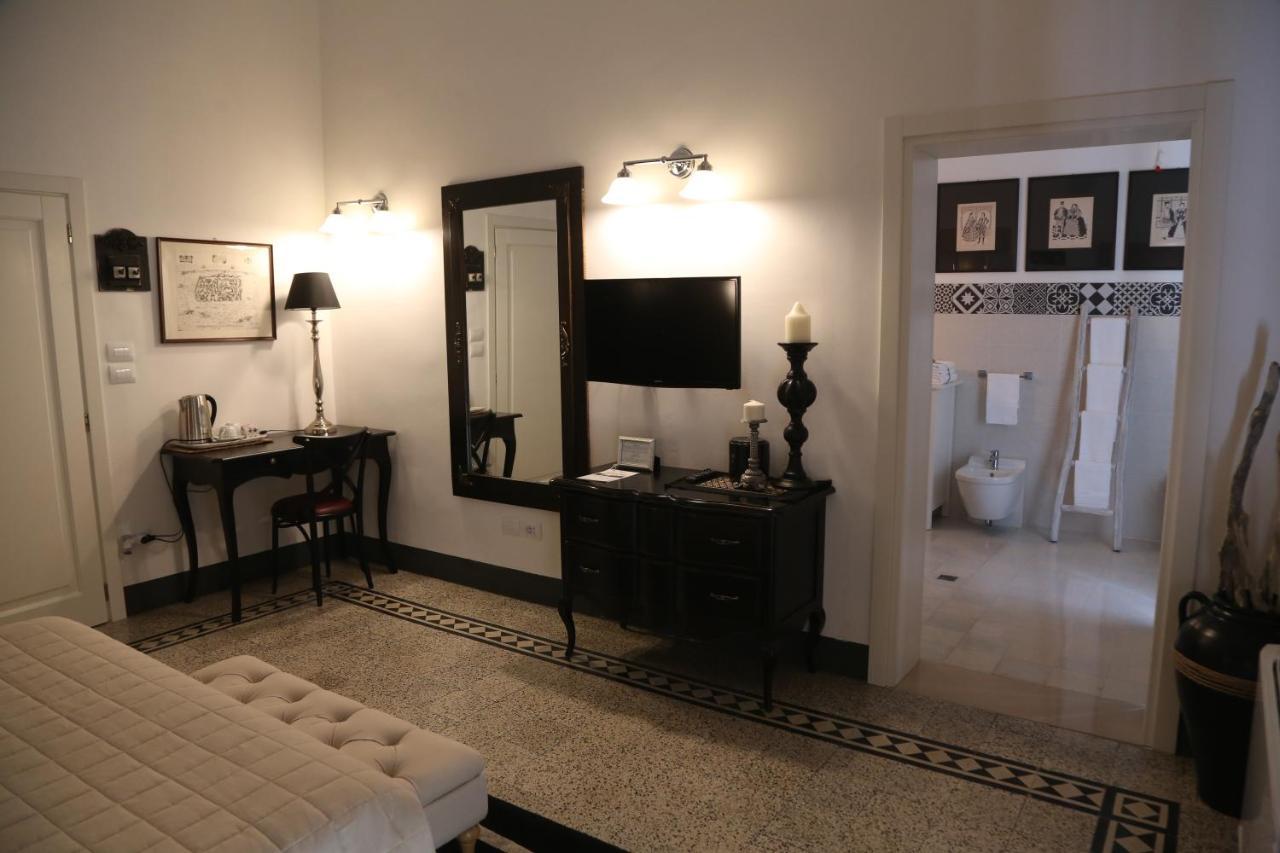 Palazzo Bignami Bed & Breakfast Lecce Exterior photo